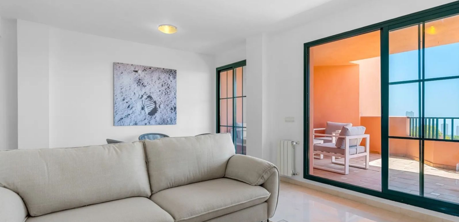 Lujosos apartamentos con terraza y vistas al mar