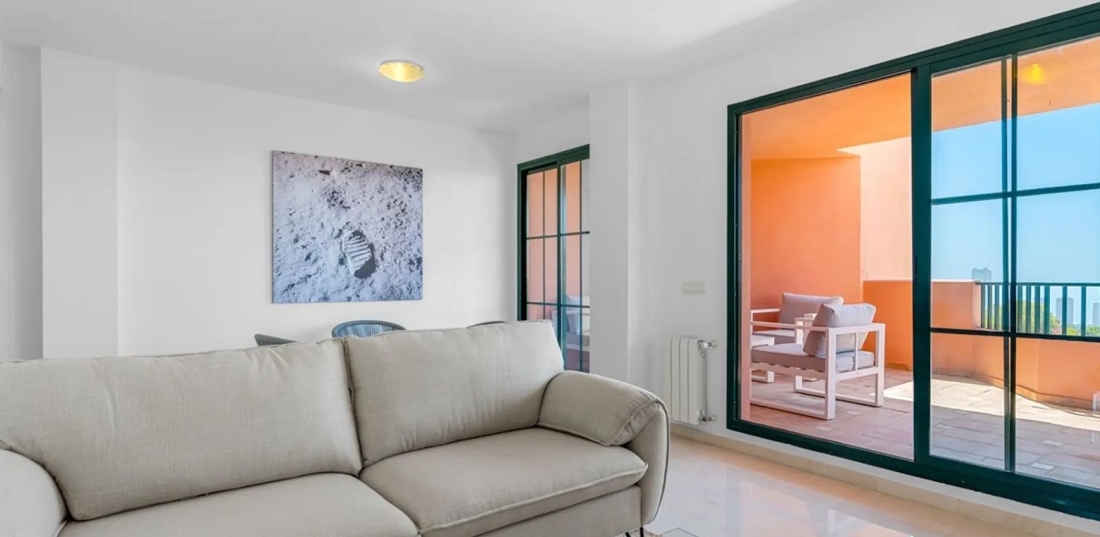 Lujosos apartamentos con terraza y vistas al mar