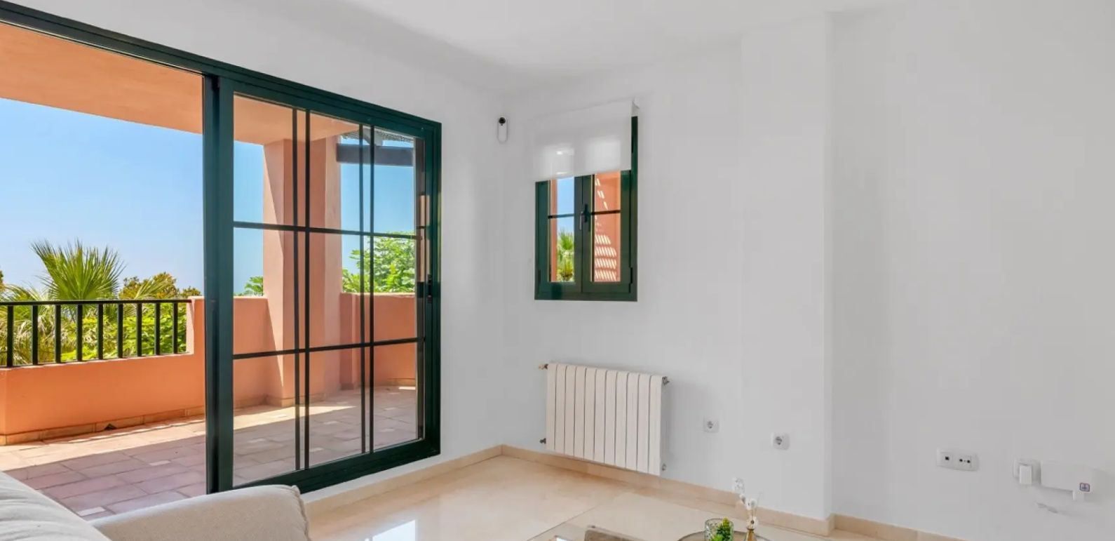 Lujosos apartamentos con terraza y vistas al mar