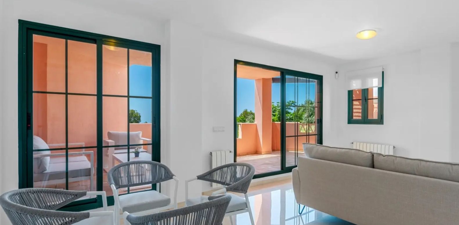 Lujosos apartamentos con terraza y vistas al mar
