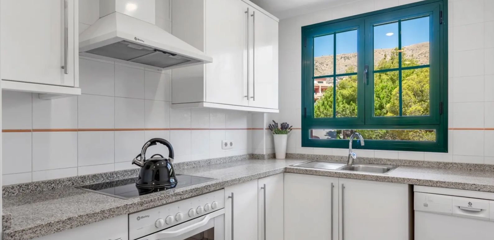 Lujosos apartamentos con terraza y vistas al mar