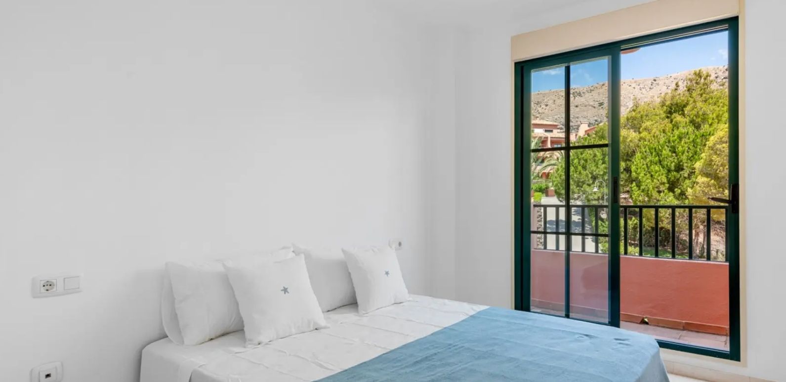 Lujosos apartamentos con terraza y vistas al mar