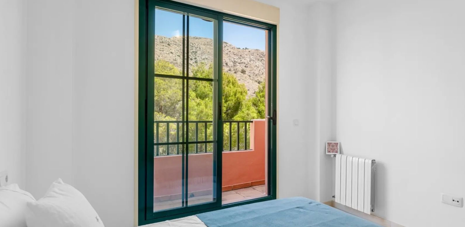 Lujosos apartamentos con terraza y vistas al mar