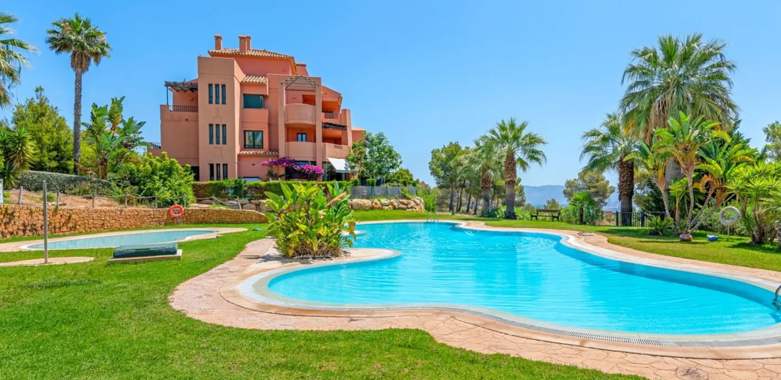 Lujosos apartamentos con terraza y vistas al mar