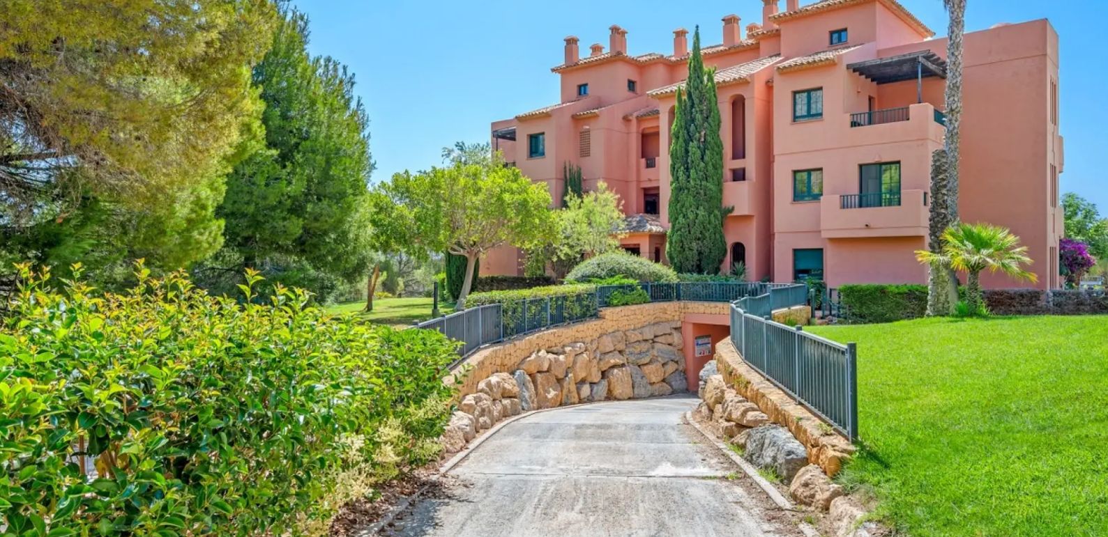 Lujosos apartamentos con terraza y vistas al mar
