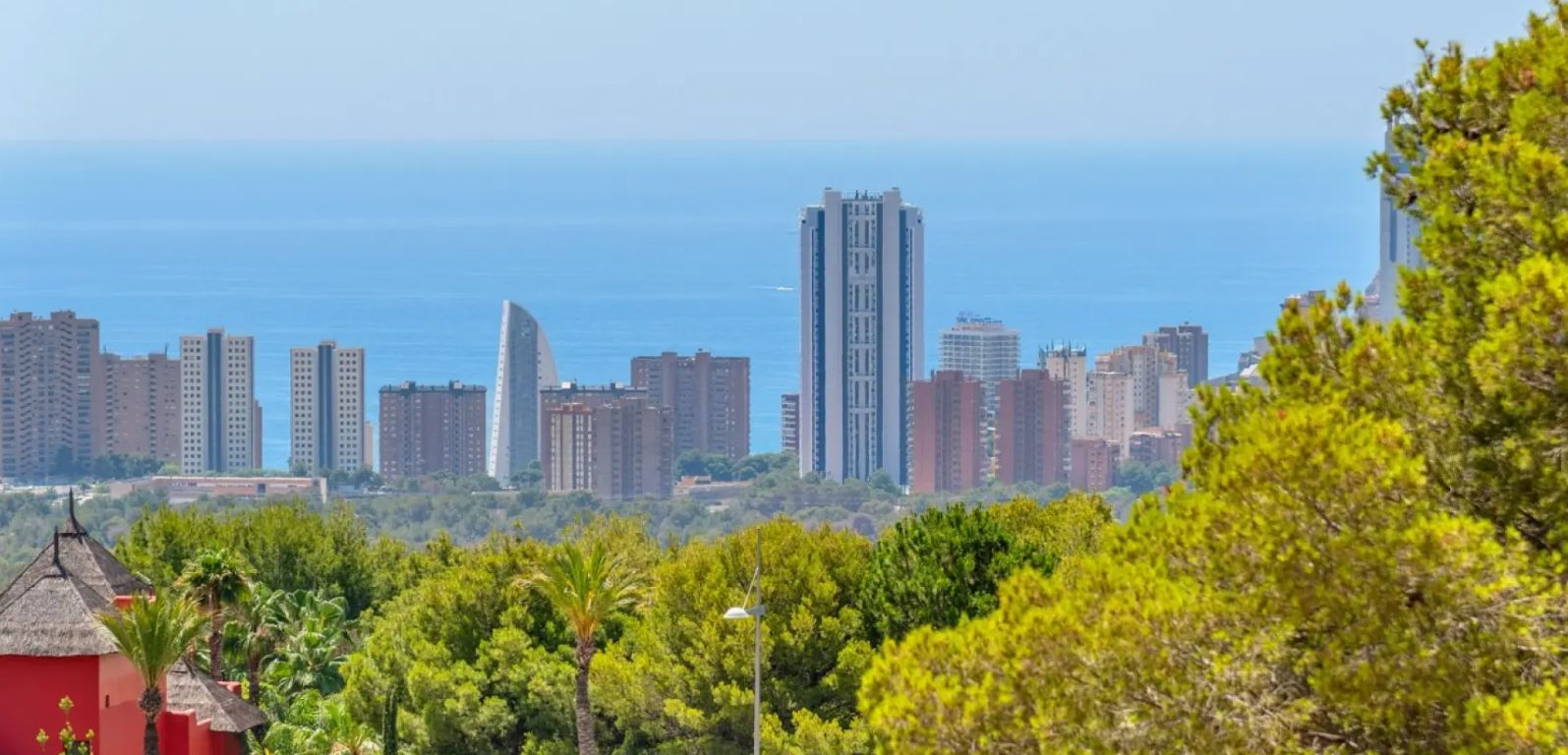 Lujosos apartamentos con terraza y vistas al mar