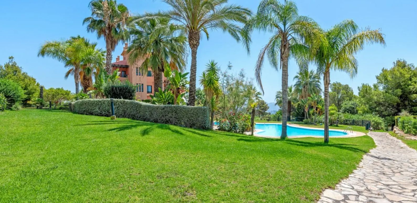 Lujosos apartamentos con terraza y vistas al mar