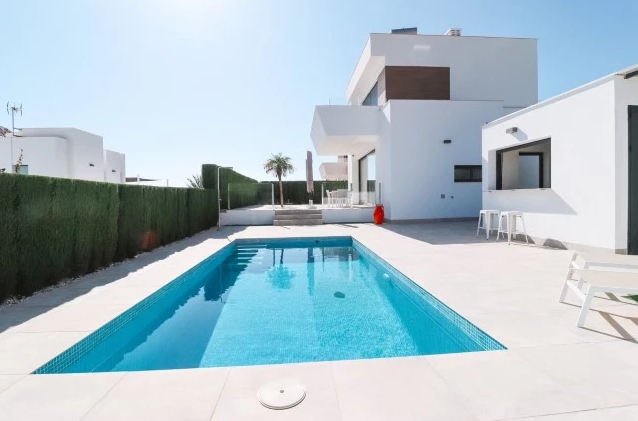  VILLA CON VISTAS AL MEDITERRÁNEO Y AL ENTORNO