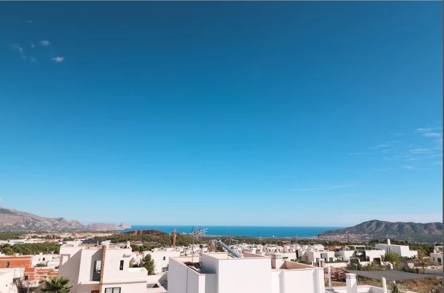  VILLA CON VISTAS AL MEDITERRÁNEO Y AL ENTORNO