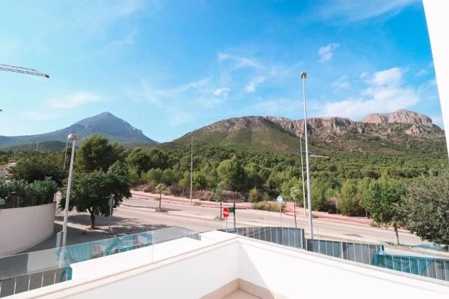  VILLA CON VISTAS AL MEDITERRÁNEO Y AL ENTORNO