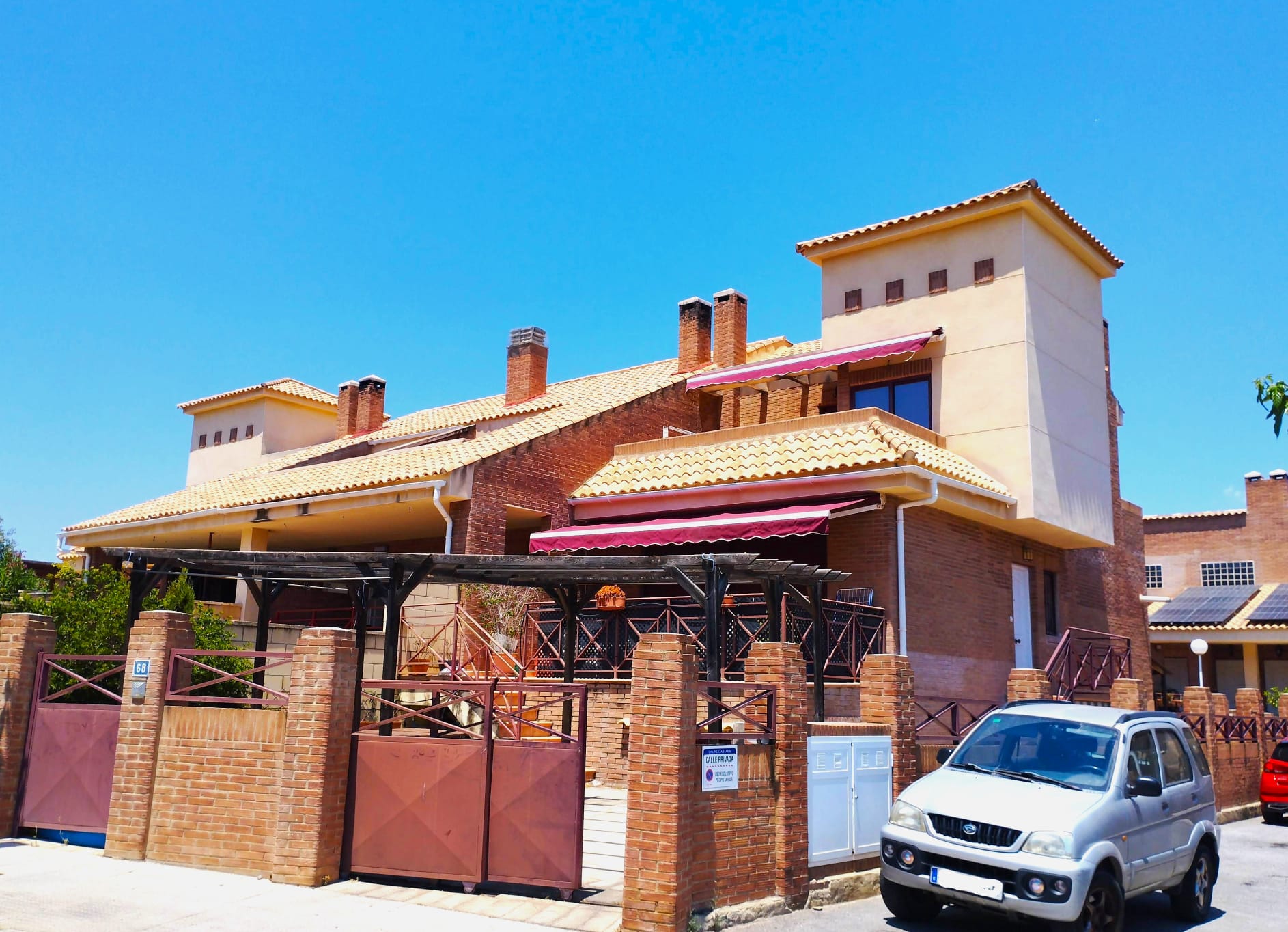 Belle maison de ville d'angle à La Nucia