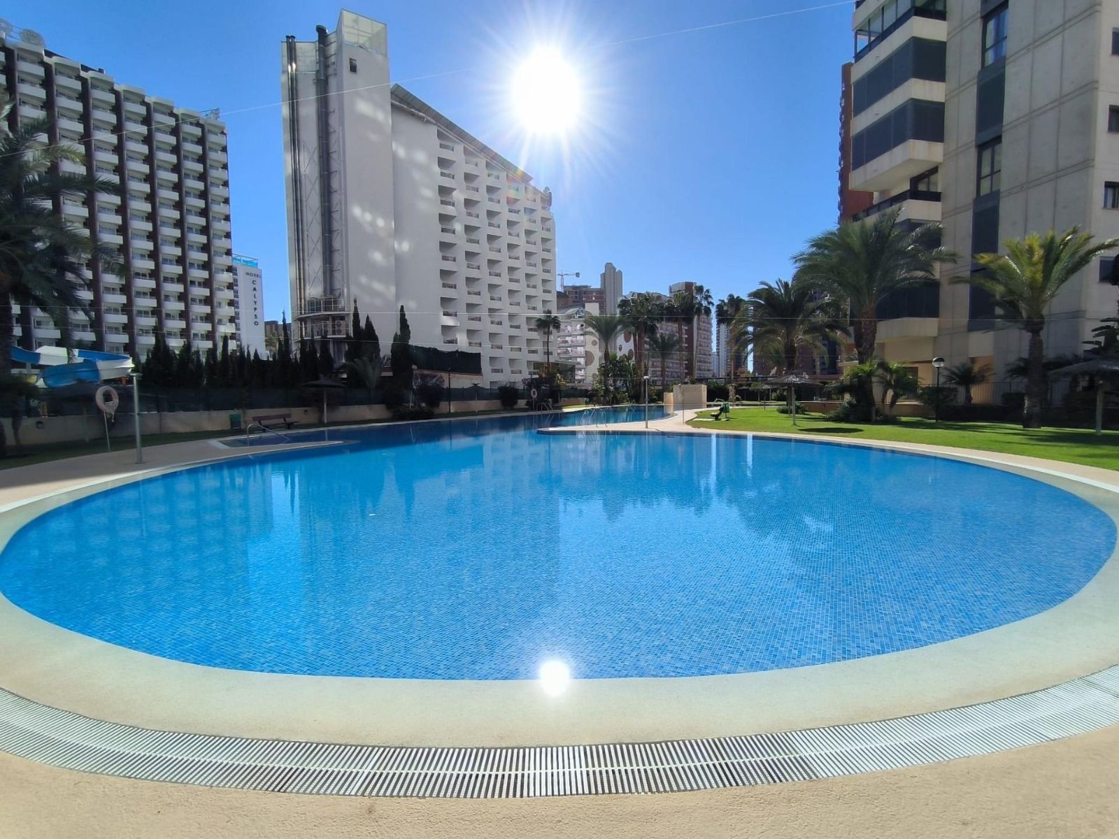 Apartamento con vistas al mar en  Benidorm, a 3 minutos de la playa.