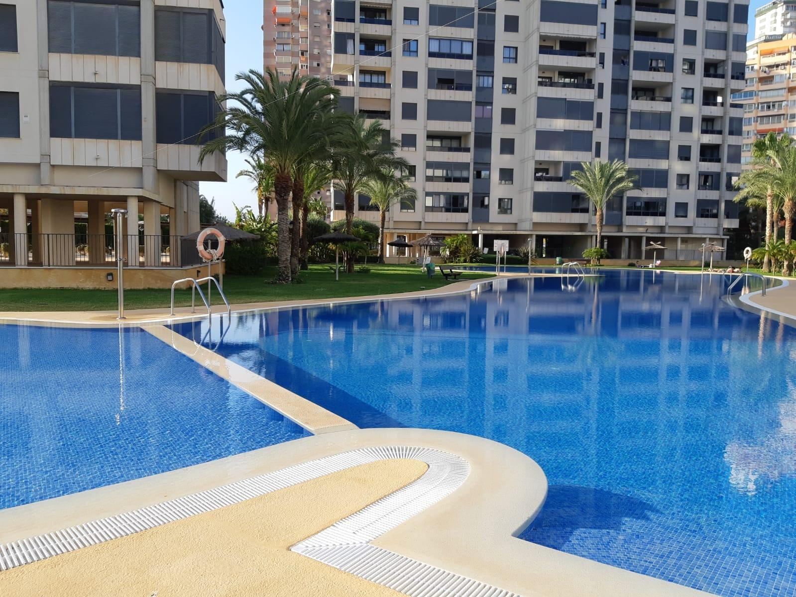 Apartamento con vistas al mar en  Benidorm, a 3 minutos de la playa.