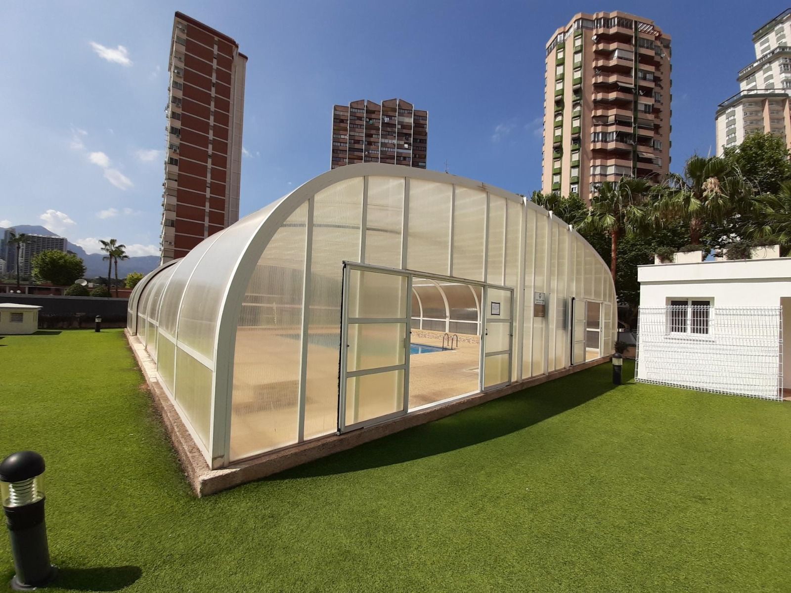 Apartamento con vistas al mar en  Benidorm, a 3 minutos de la playa.