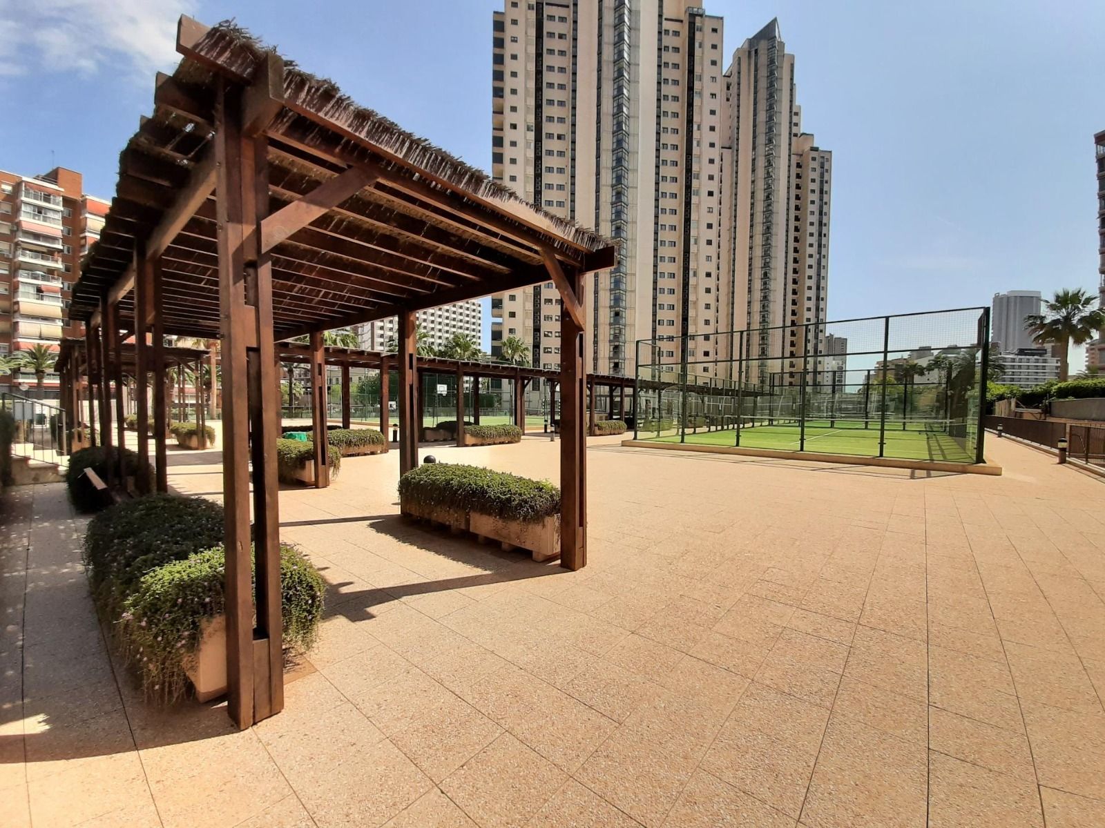 Apartamento con vistas al mar en  Benidorm, a 3 minutos de la playa.