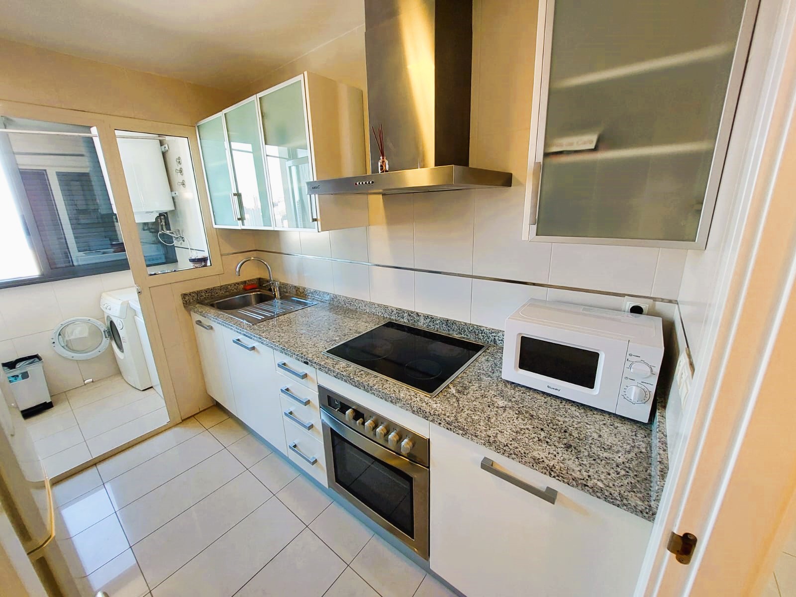 Apartamento con vistas al mar en  Benidorm, a 3 minutos de la playa.