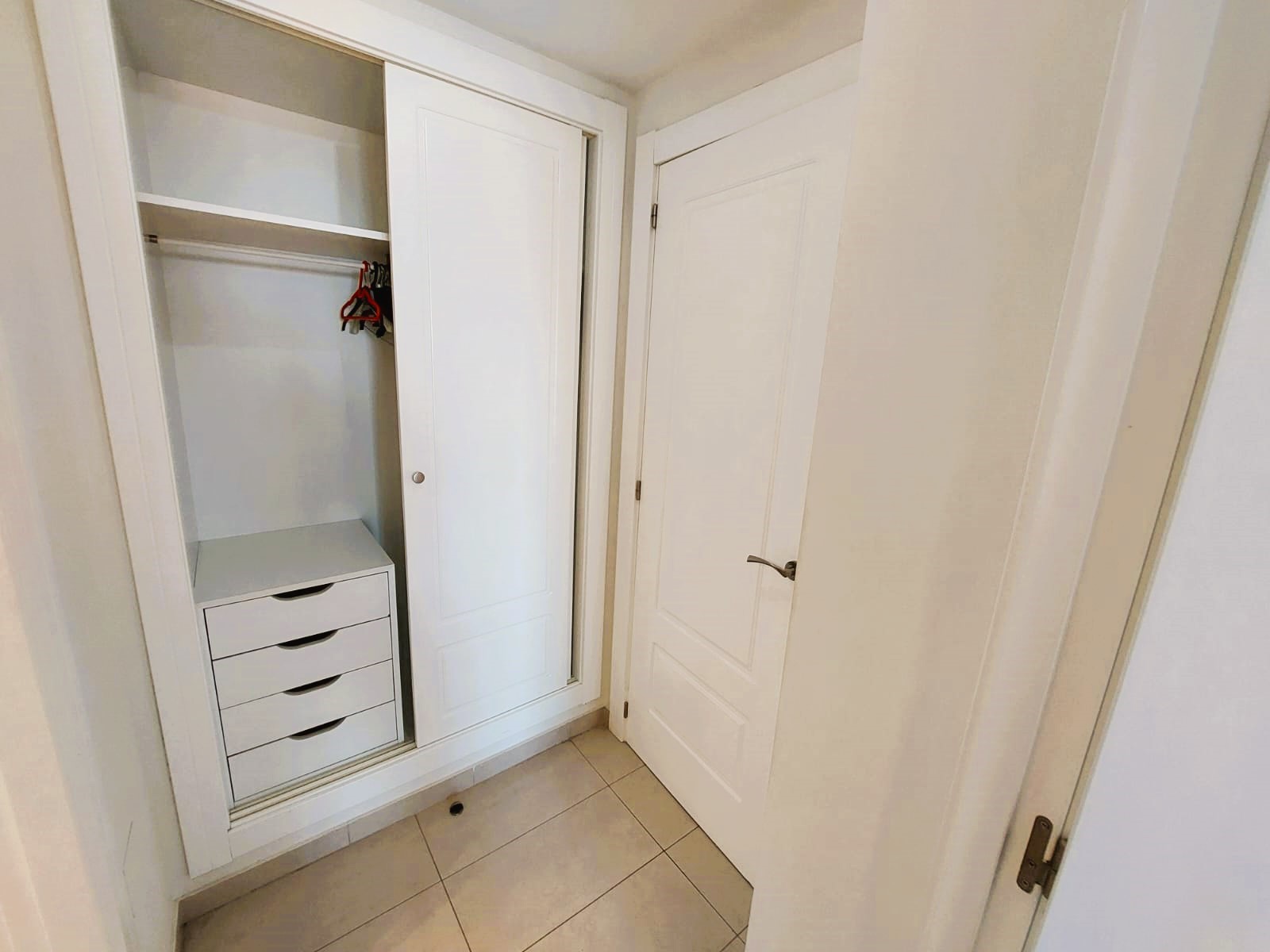 Apartamento con vistas al mar en  Benidorm, a 3 minutos de la playa.