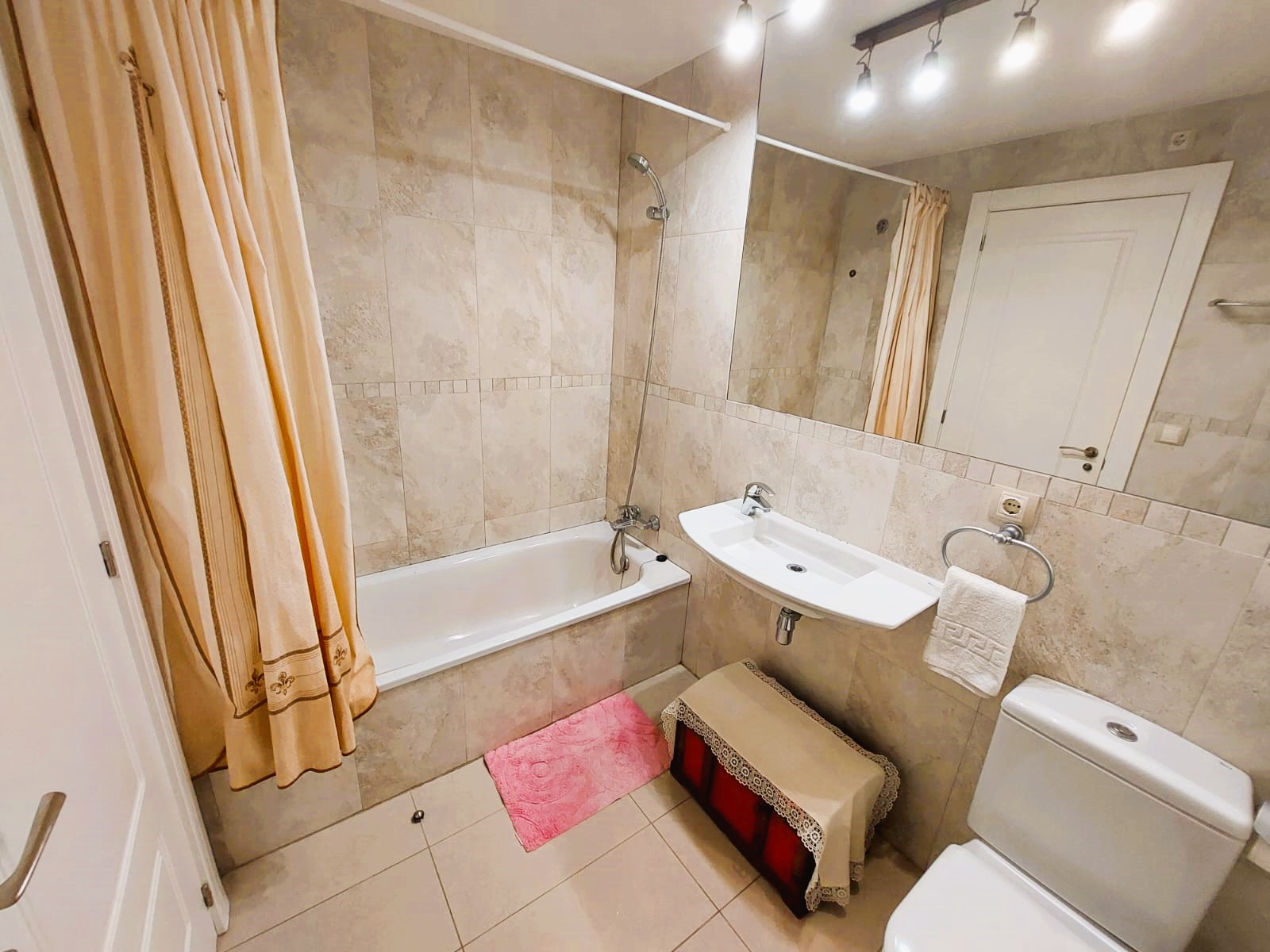 Apartamento con vistas al mar en  Benidorm, a 3 minutos de la playa.