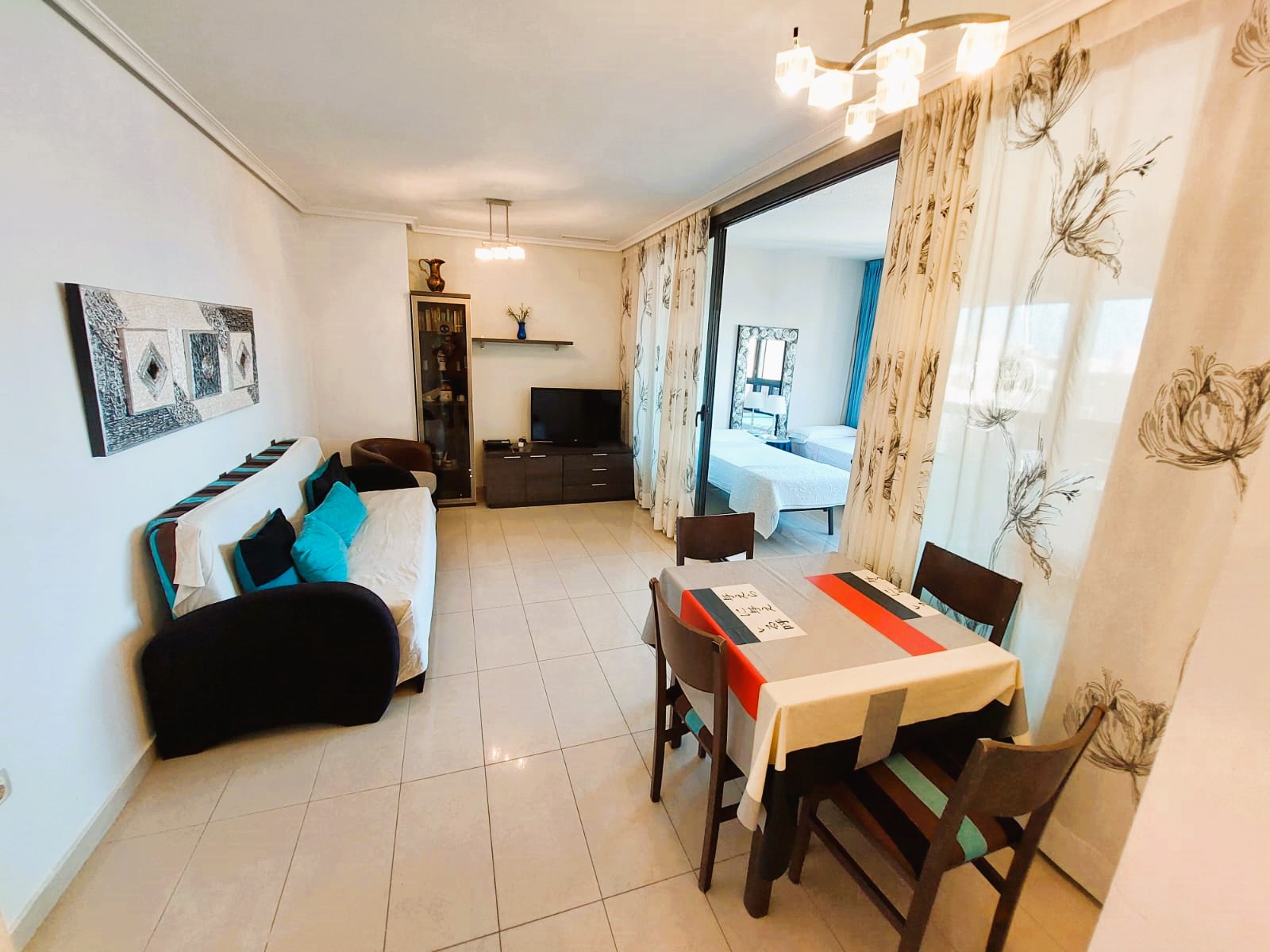 Apartamento con vistas al mar en  Benidorm, a 3 minutos de la playa.