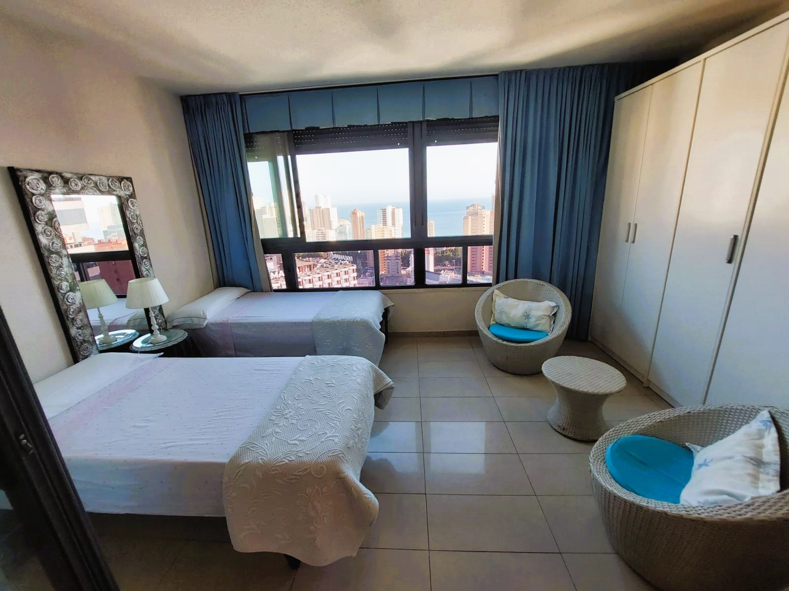 Apartamento con vistas al mar en  Benidorm, a 3 minutos de la playa.