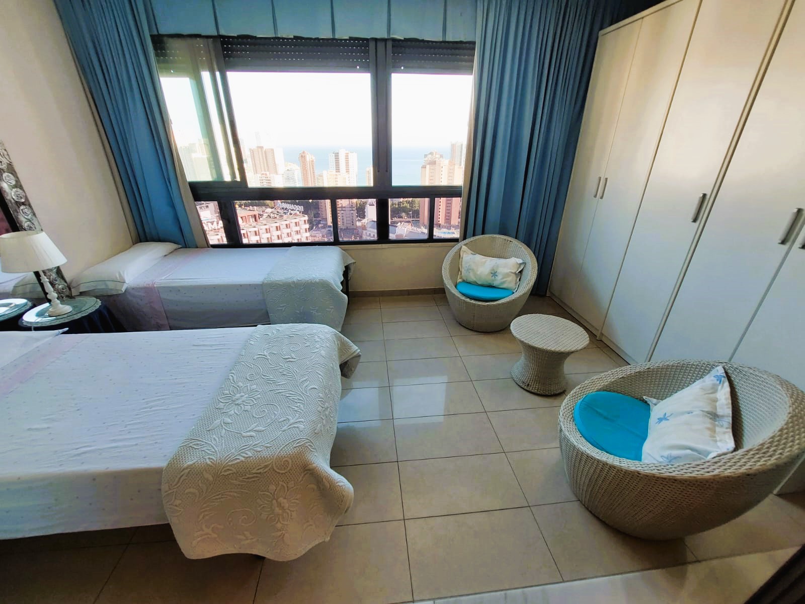 Apartamento con vistas al mar en  Benidorm, a 3 minutos de la playa.
