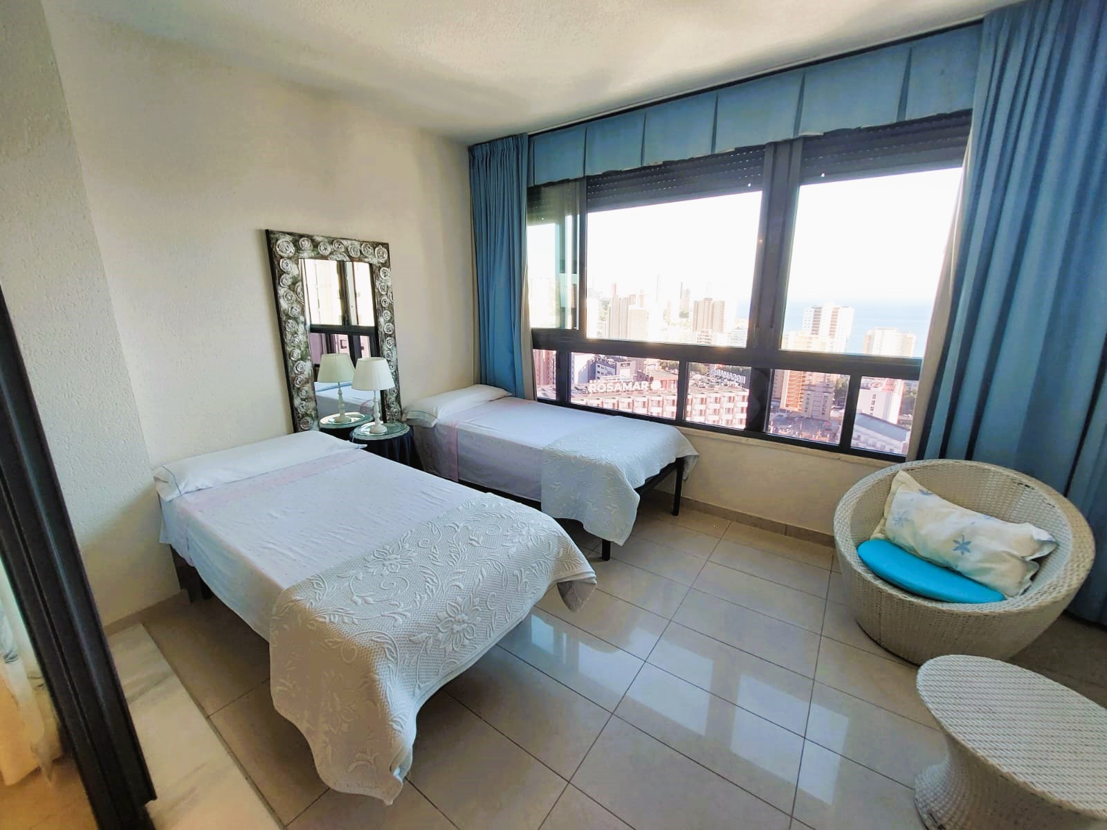 Apartamento con vistas al mar en  Benidorm, a 3 minutos de la playa.