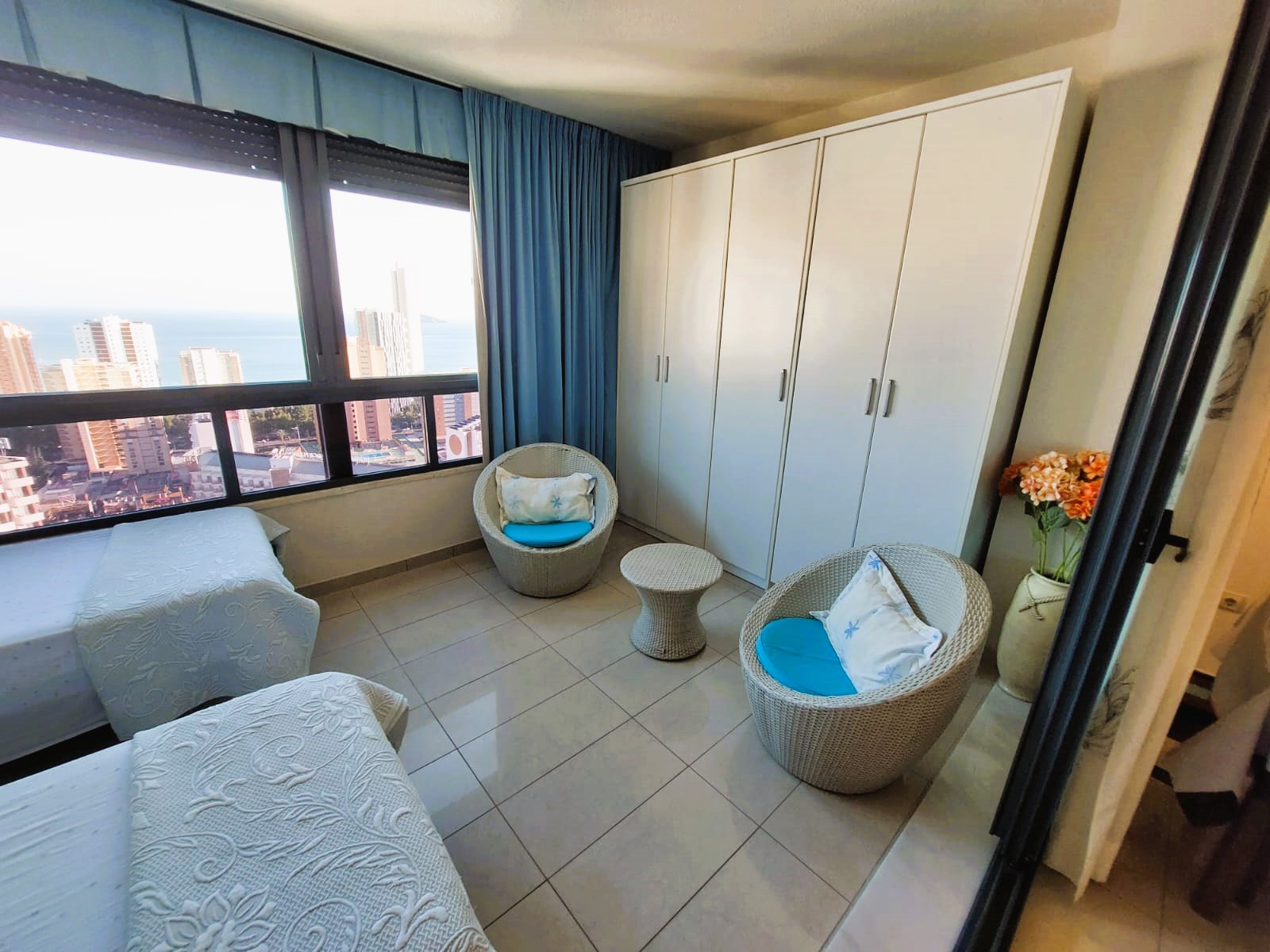 Apartamento con vistas al mar en  Benidorm, a 3 minutos de la playa.