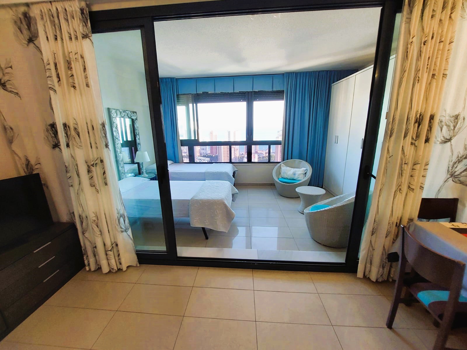 Apartamento con vistas al mar en  Benidorm, a 3 minutos de la playa.