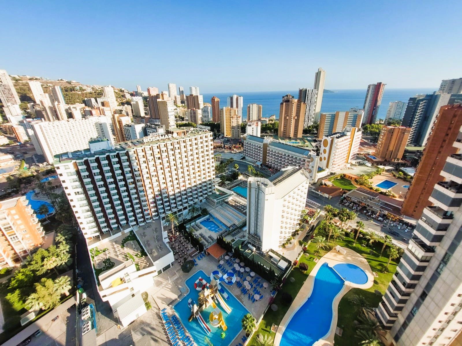 Apartamento con vistas al mar en  Benidorm, a 3 minutos de la playa.