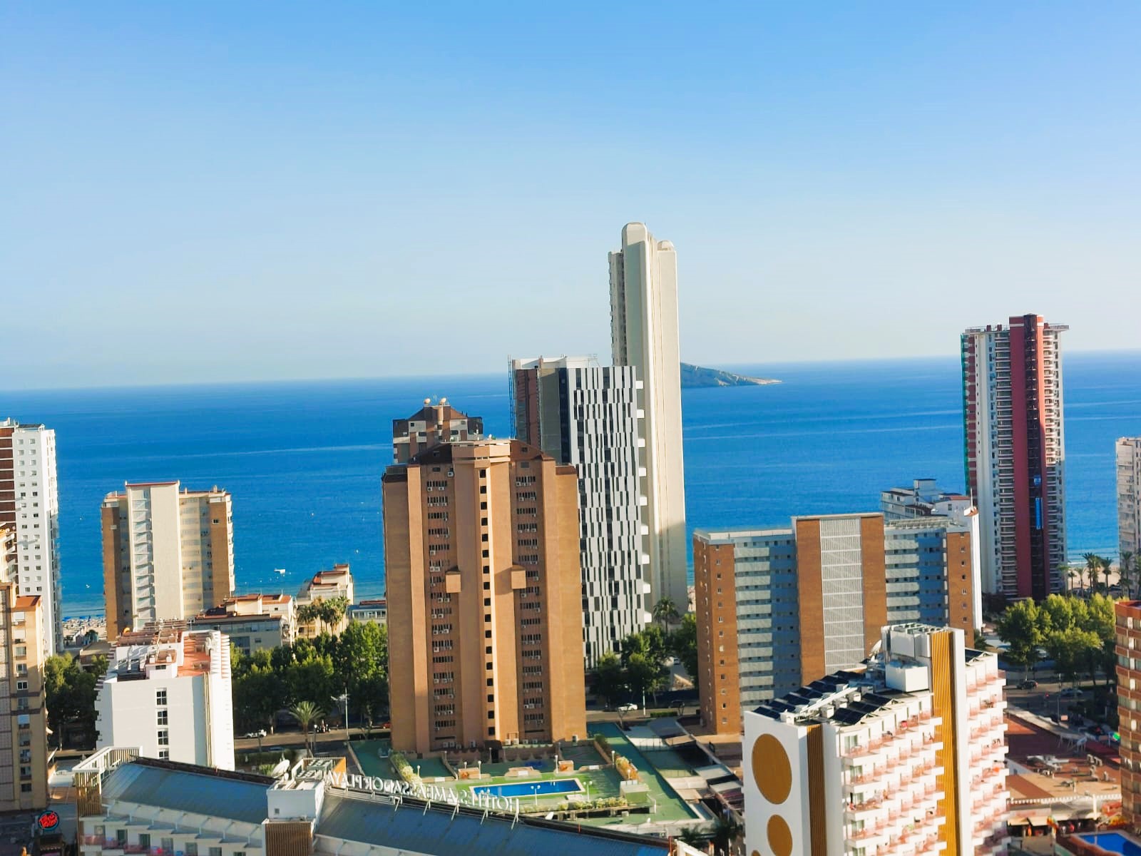 Apartamento con vistas al mar en  Benidorm, a 3 minutos de la playa.