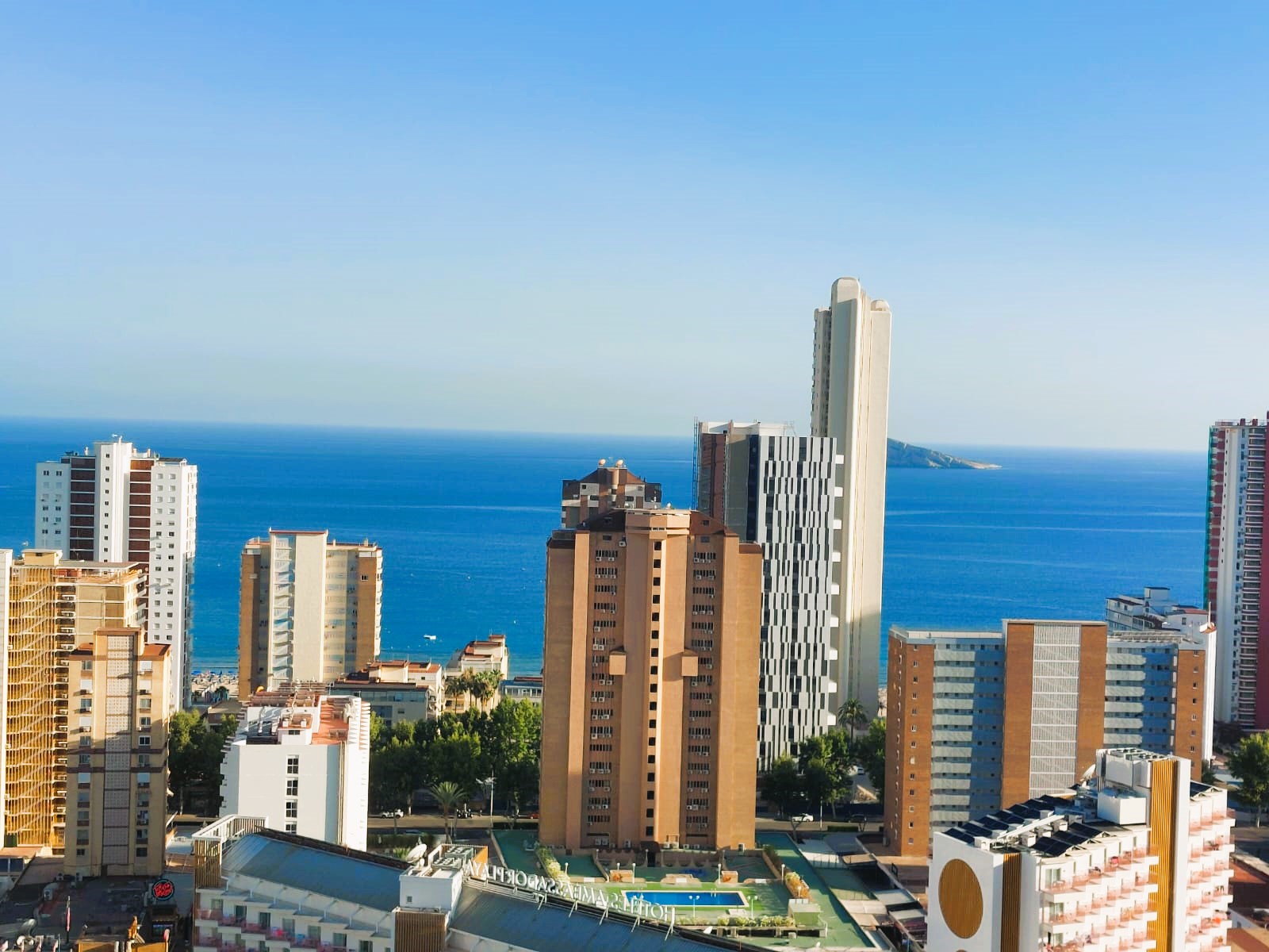 Apartamento con vistas al mar en  Benidorm, a 3 minutos de la playa.