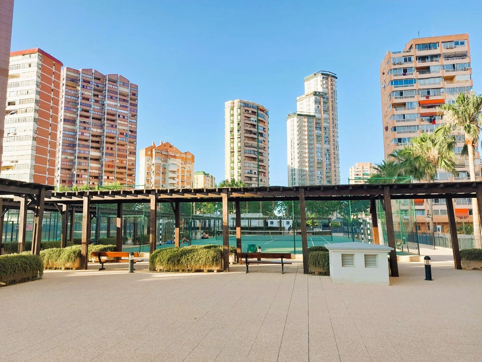 Apartamento con vistas al mar en  Benidorm, a 3 minutos de la playa.