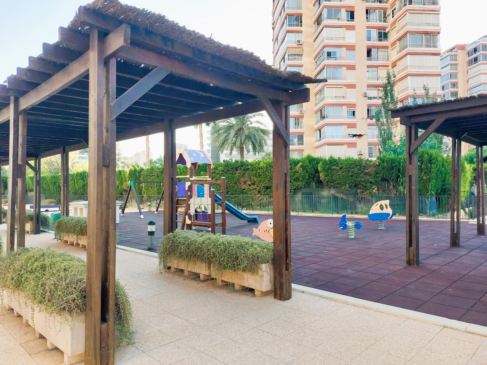 Apartamento con vistas al mar en  Benidorm, a 3 minutos de la playa.