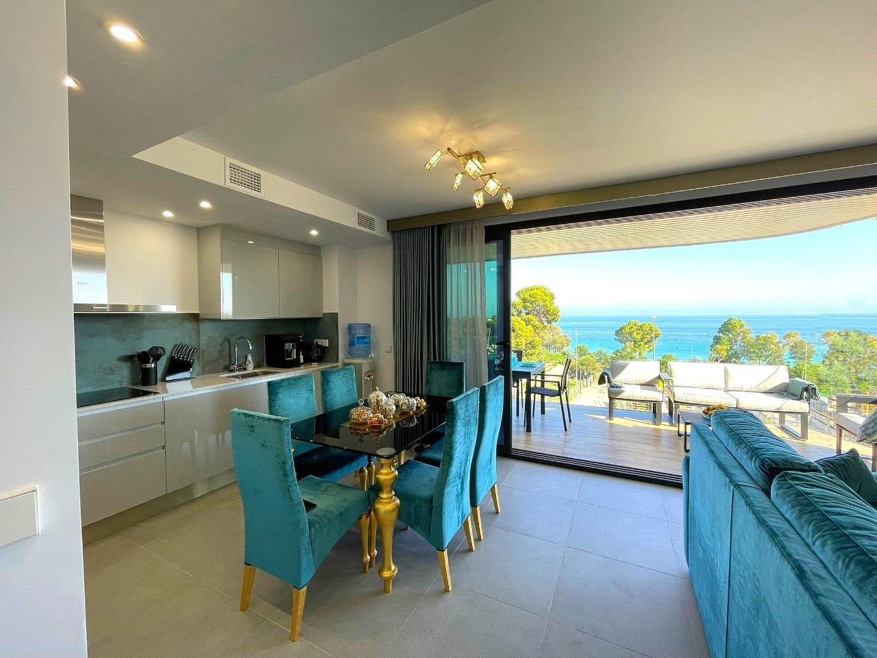 Apartamentos a orillas del mar Mediterráneo 