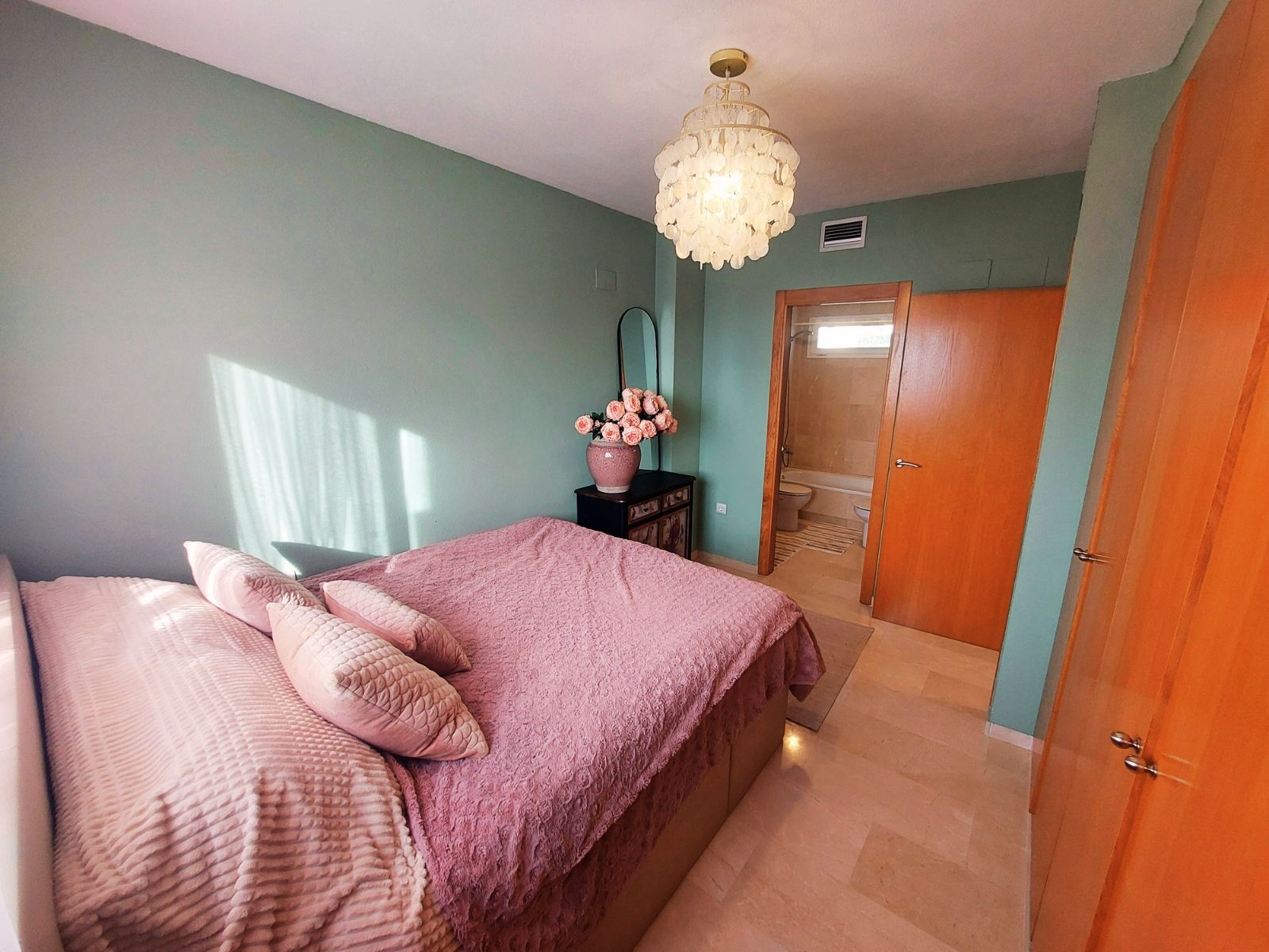 ¡Villa en La Nucía con vistas panorámicas!