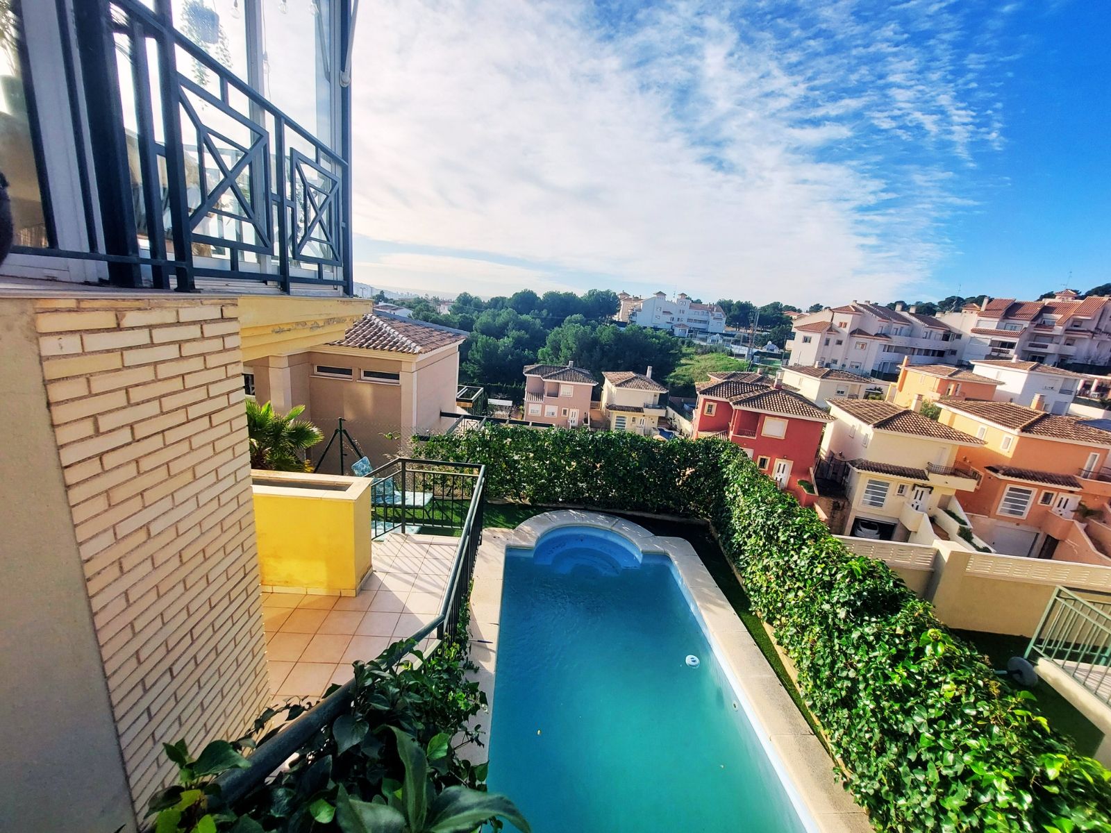 ¡Villa en La Nucía con vistas panorámicas!