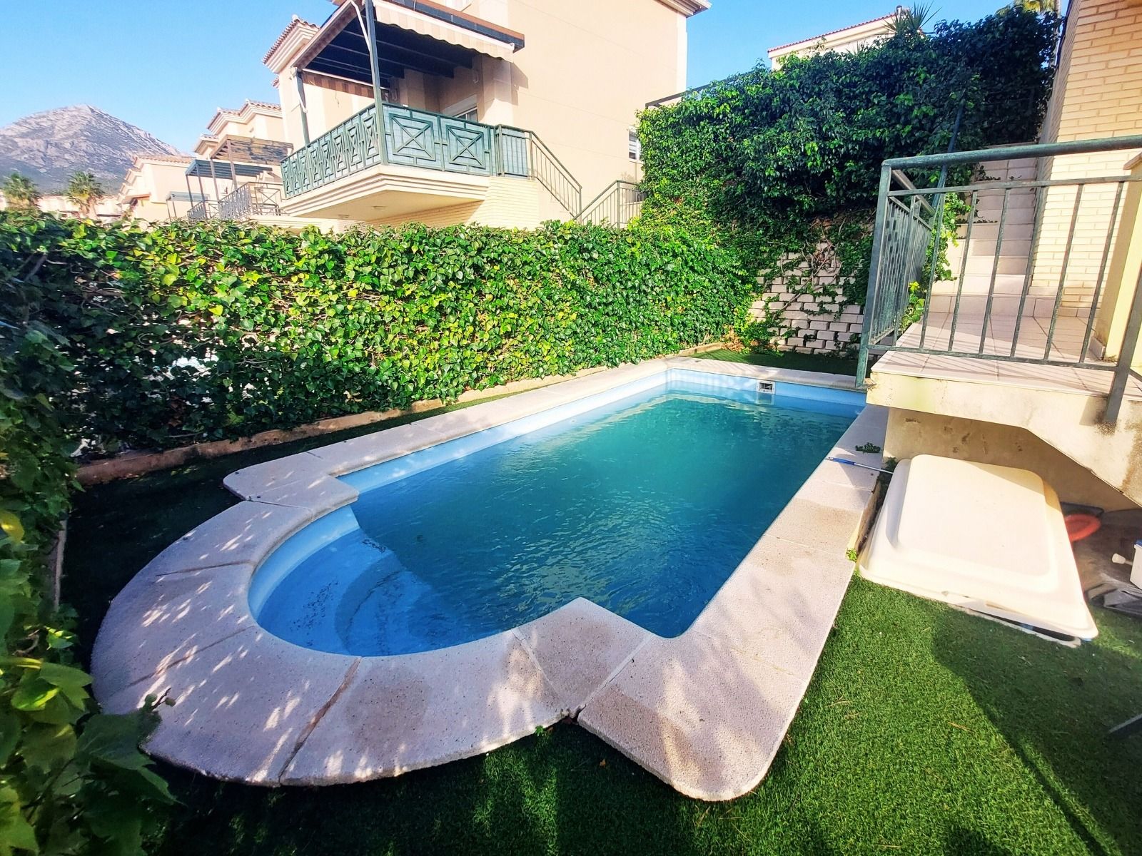 ¡Villa en La Nucía con vistas panorámicas!