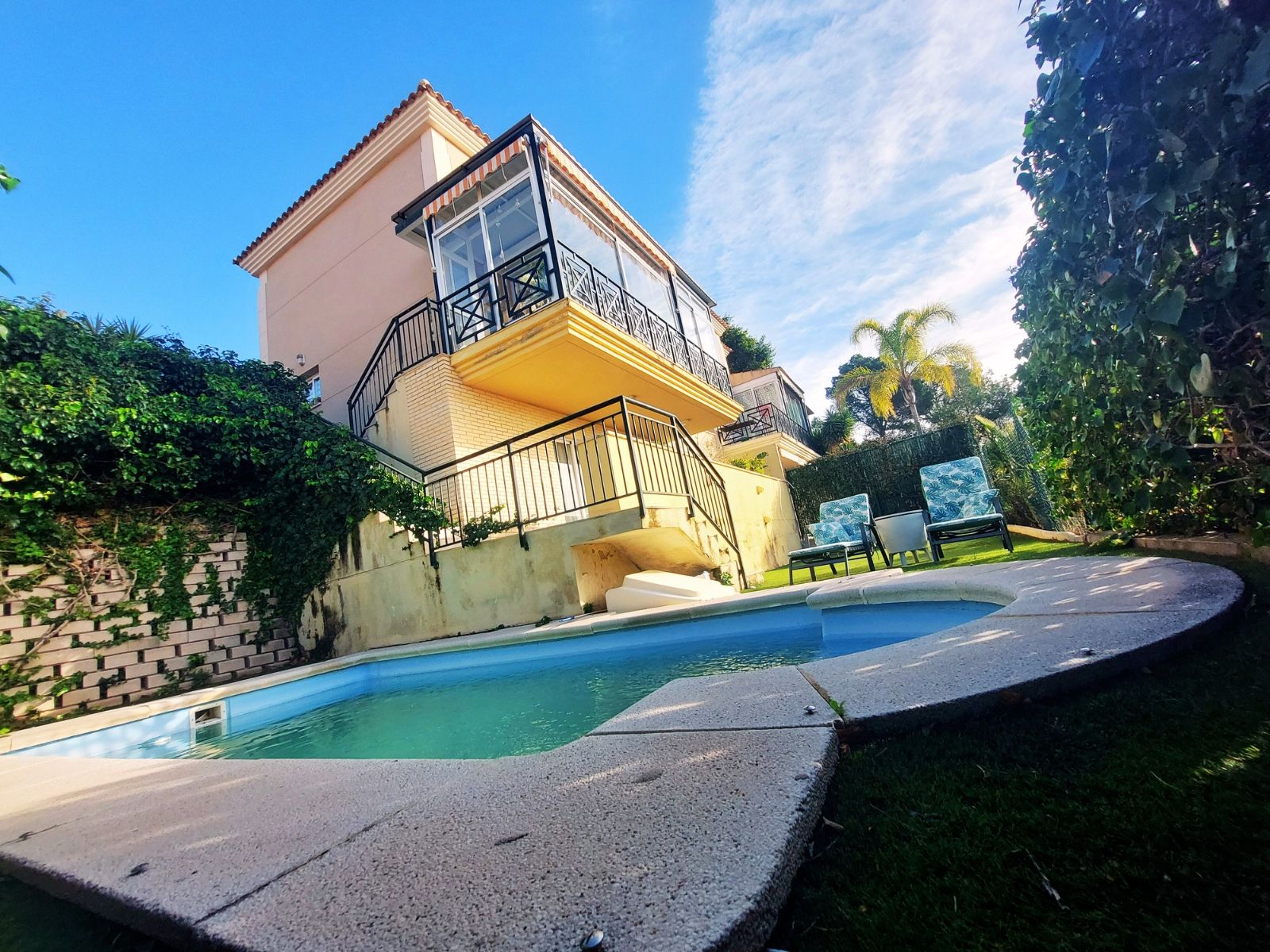 ¡Villa en La Nucía con vistas panorámicas!