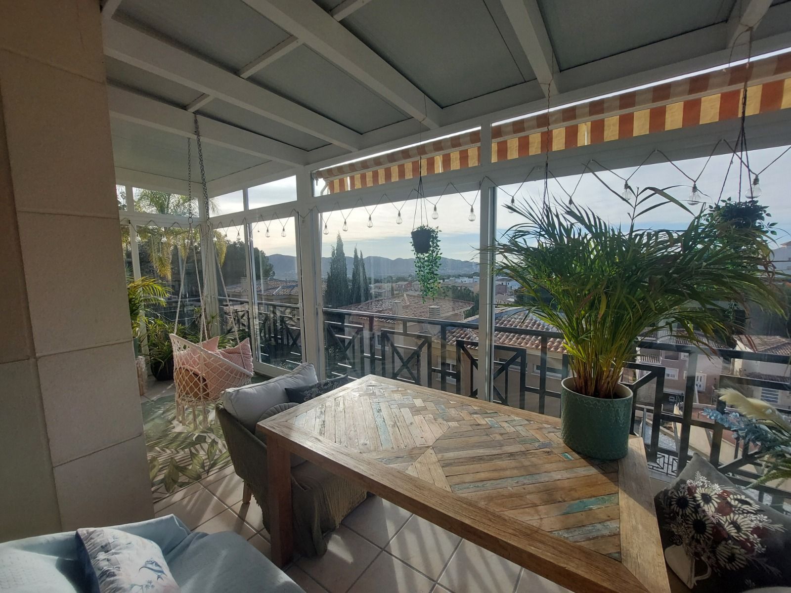 ¡Villa en La Nucía con vistas panorámicas!