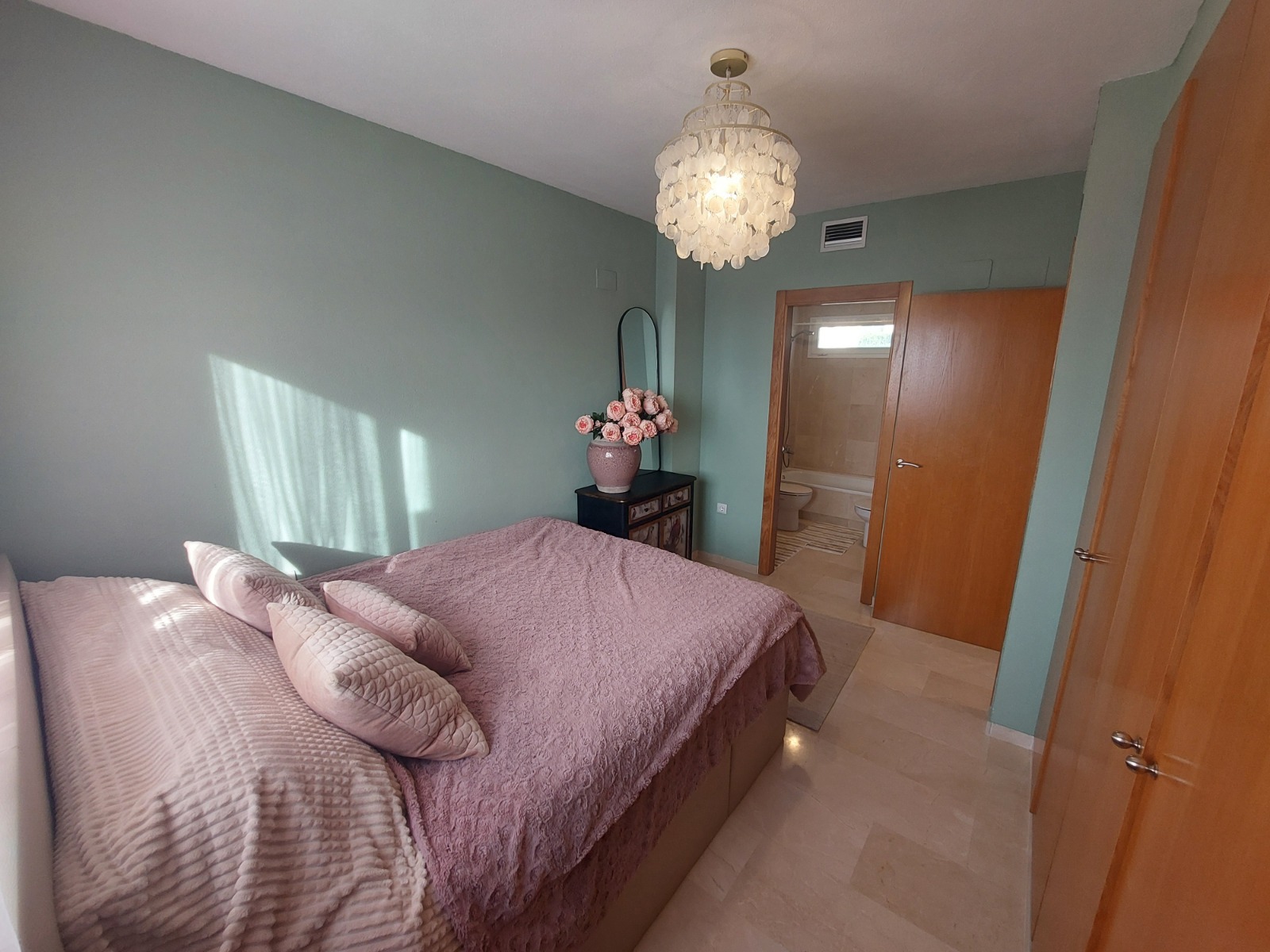 ¡Villa en La Nucía con vistas panorámicas!