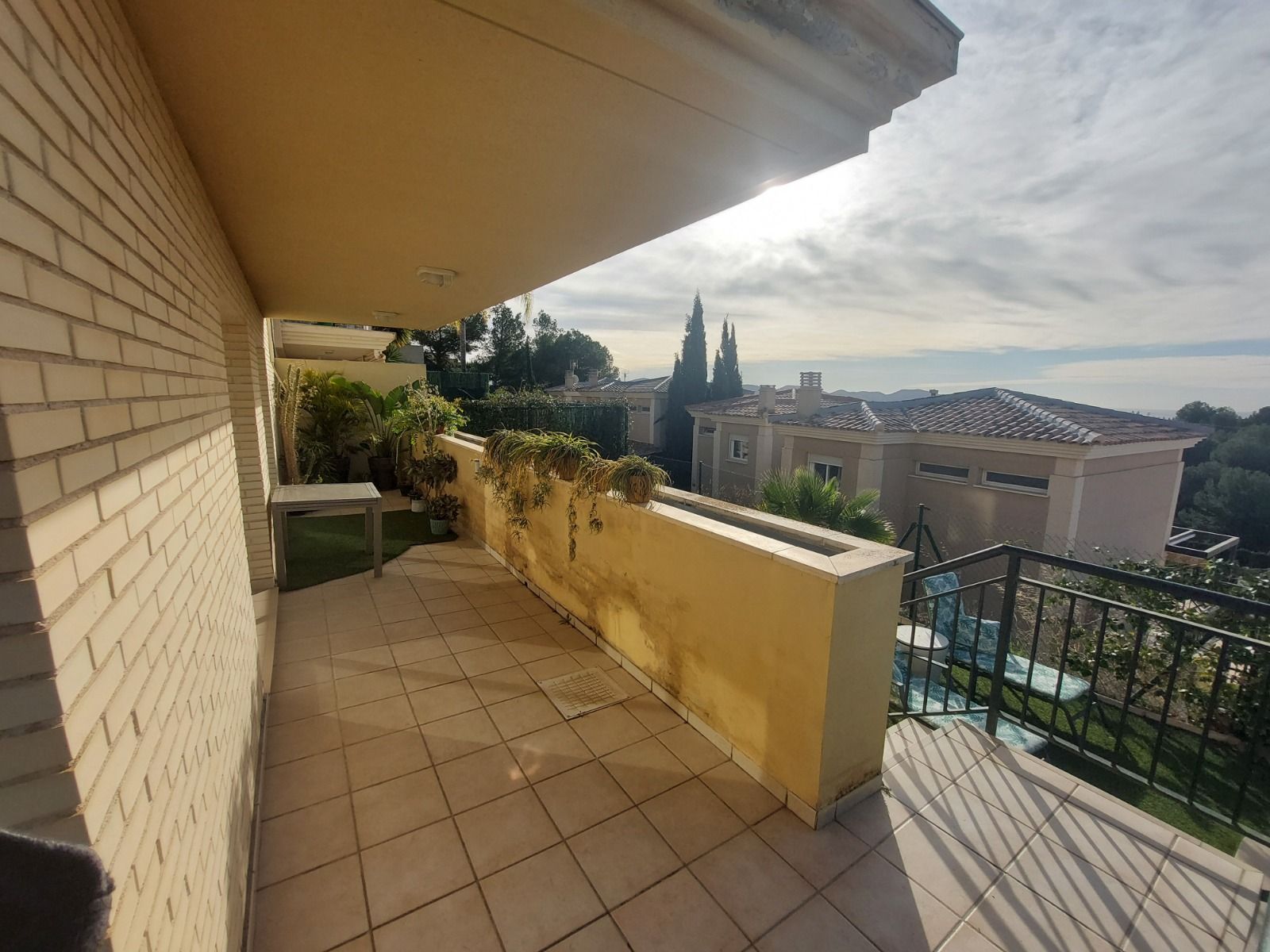 ¡Villa en La Nucía con vistas panorámicas!