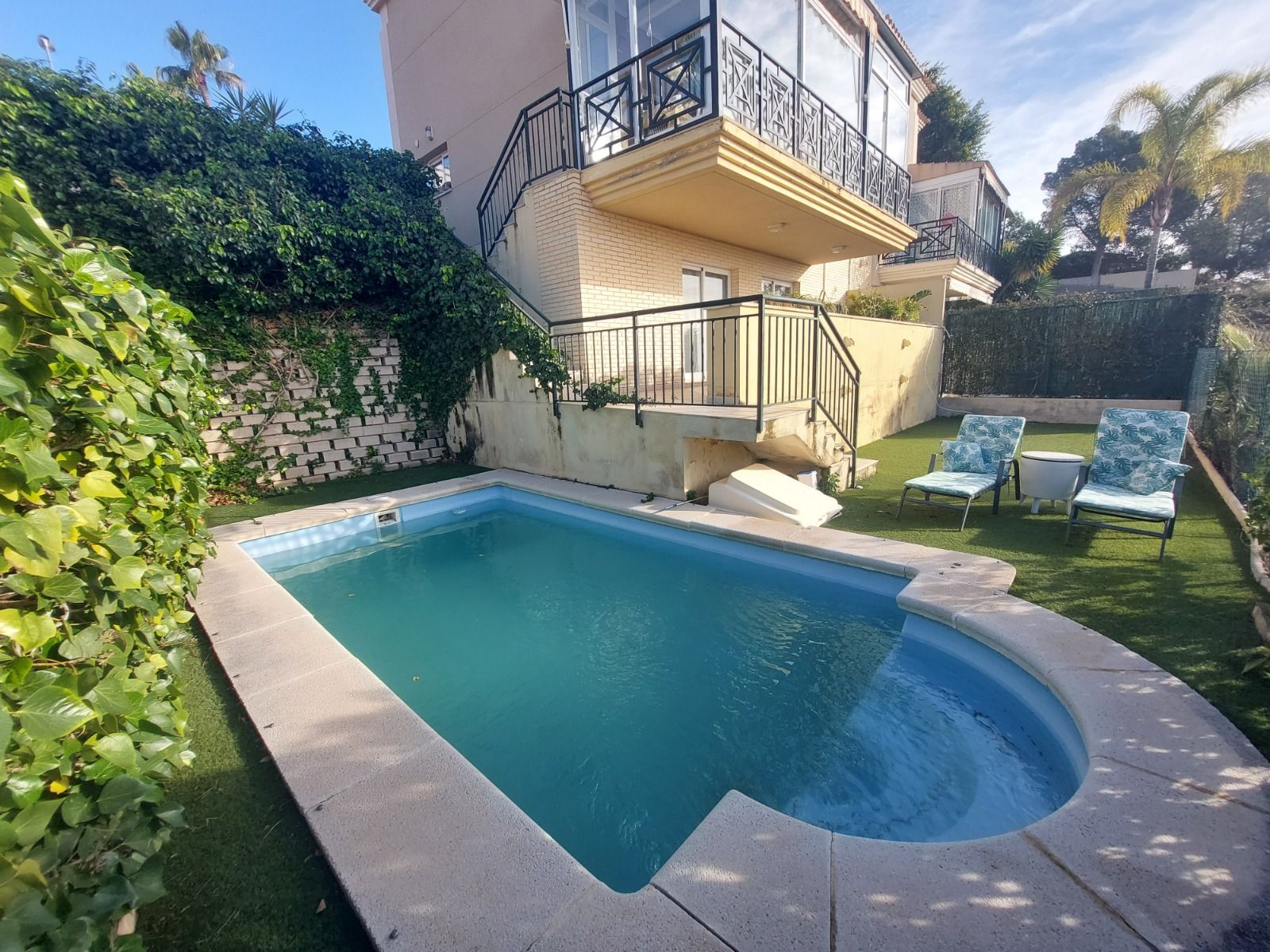 ¡Villa en La Nucía con vistas panorámicas!