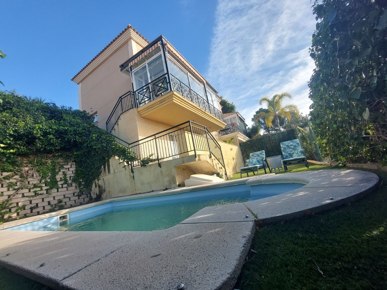 ¡Villa en La Nucía con vistas panorámicas!