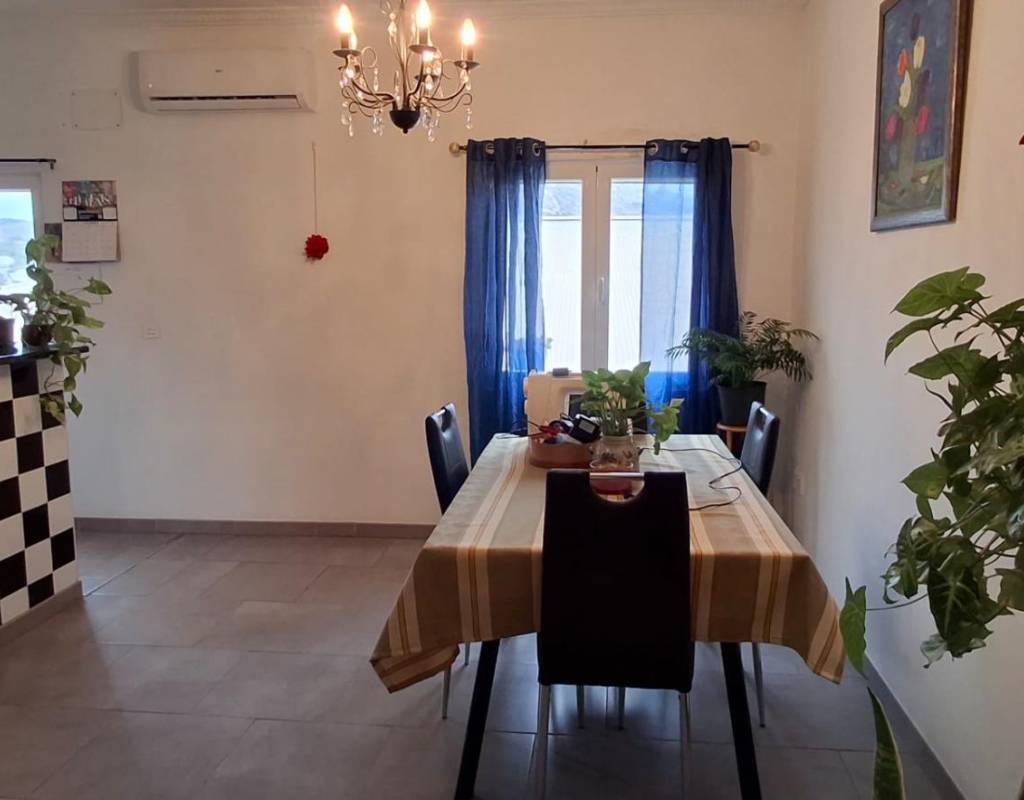 Sjarmerende halvrenovert hus i sentrum av Callosa den Sarrià.