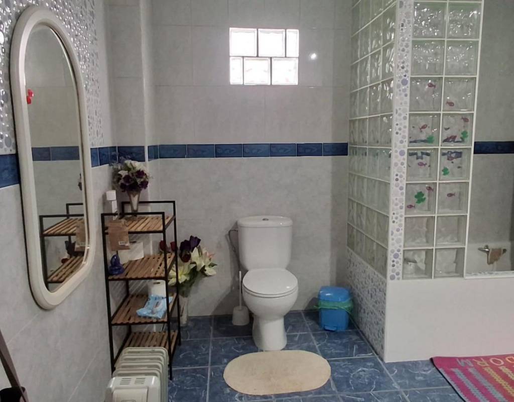 Sjarmerende halvrenovert hus i sentrum av Callosa den Sarrià.
