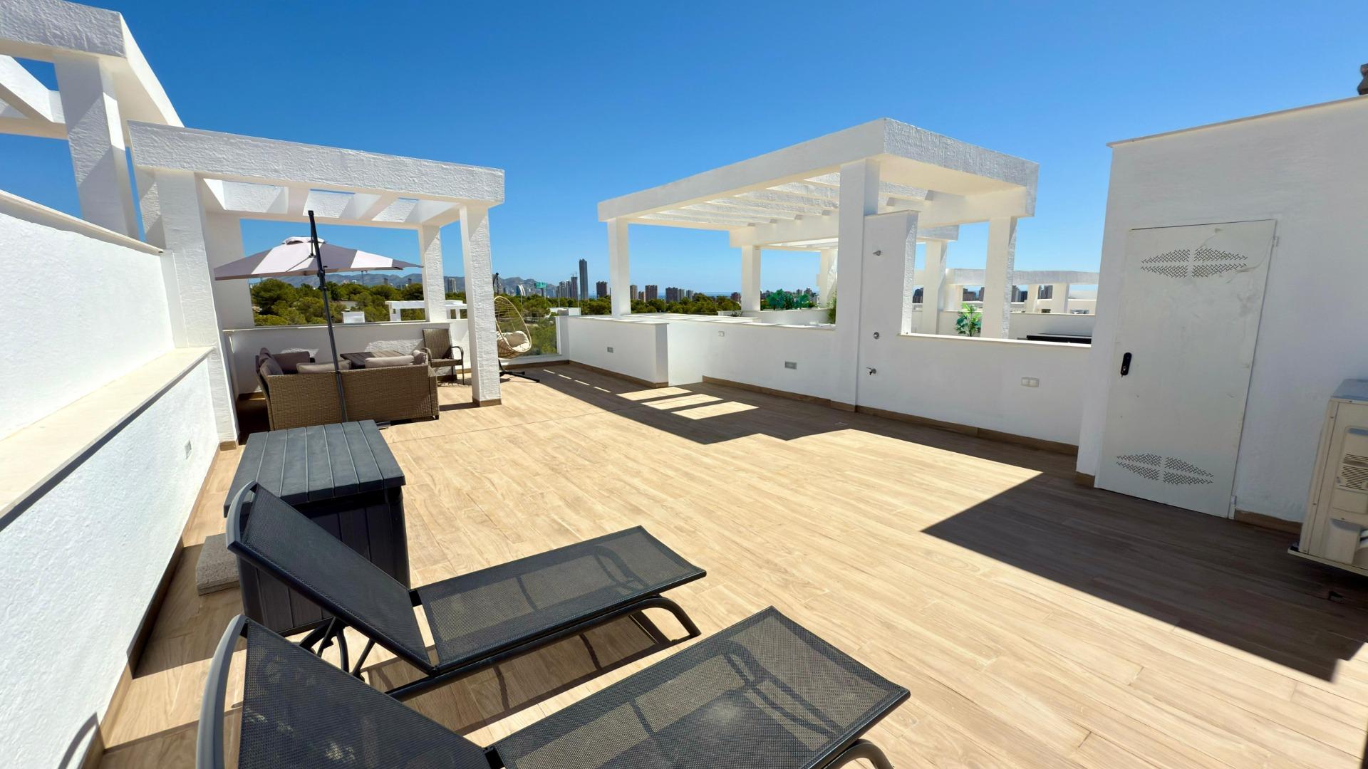 Moderne og luksuriøse bungalow med solarium i Finestrat.