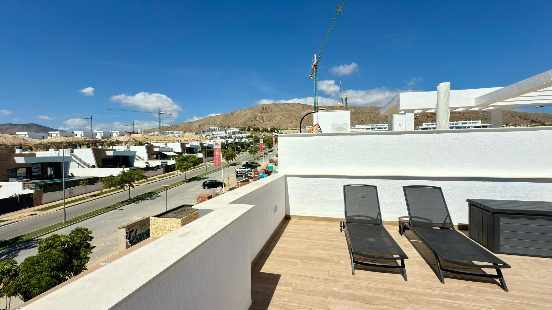 Moderne og luksuriøse bungalow med solarium i Finestrat.