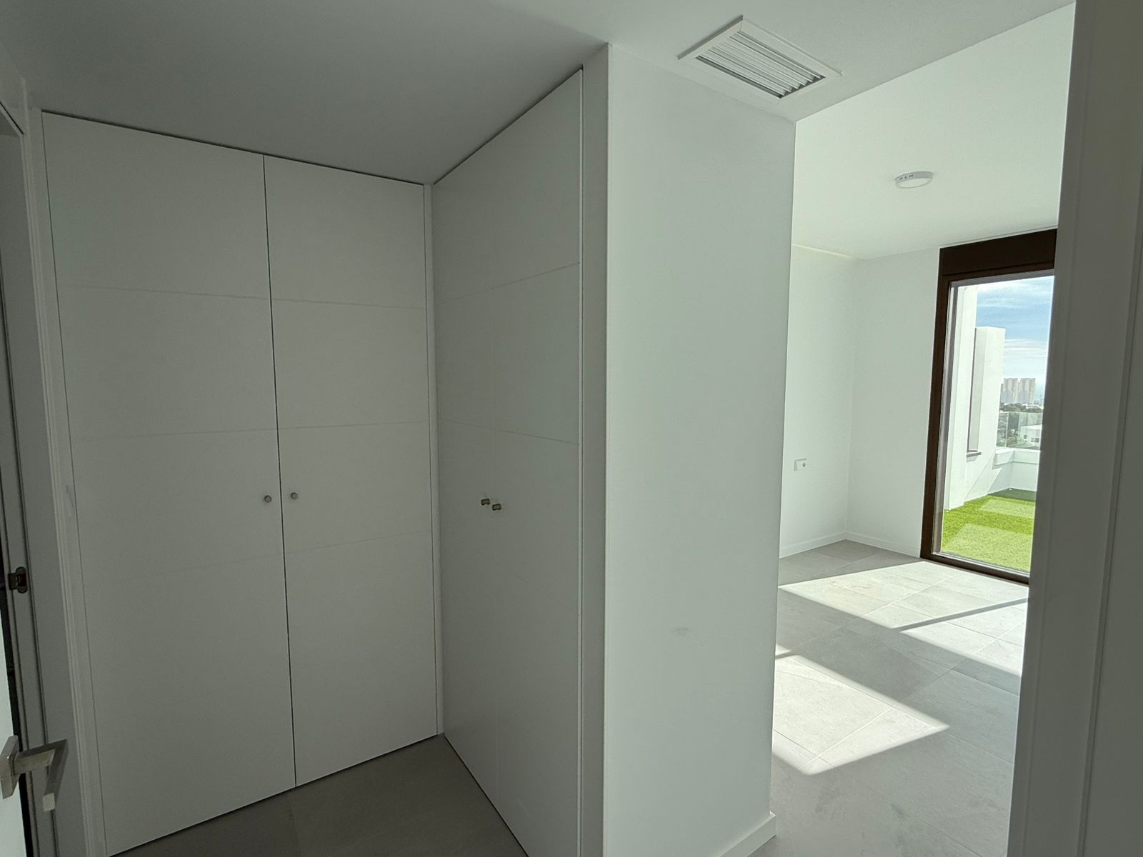 ¡Excelentes apartamentos en Finestrat con vista al mar!
