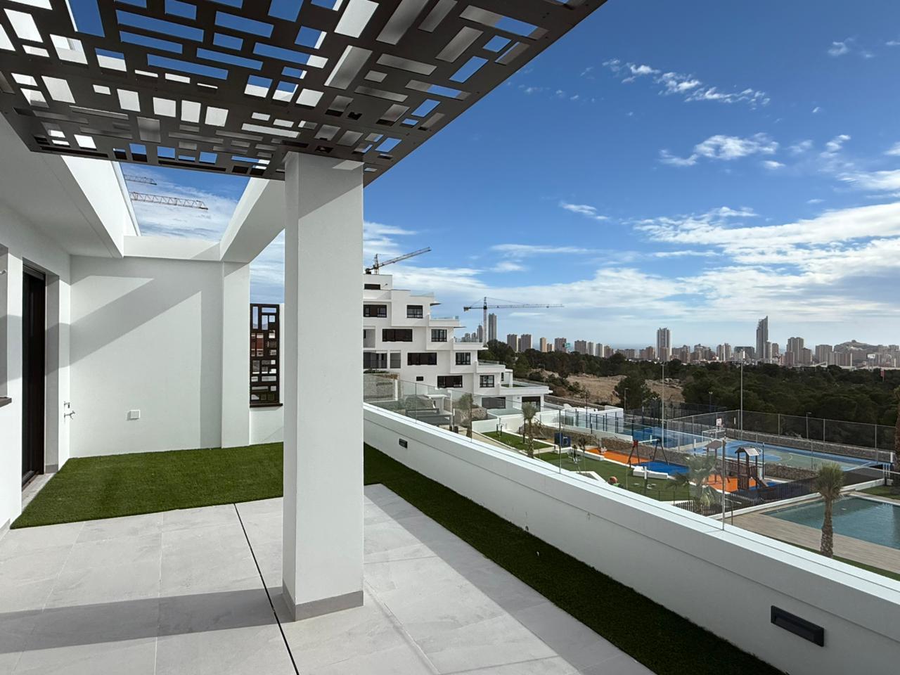 ¡Excelentes apartamentos en Finestrat con vista al mar!