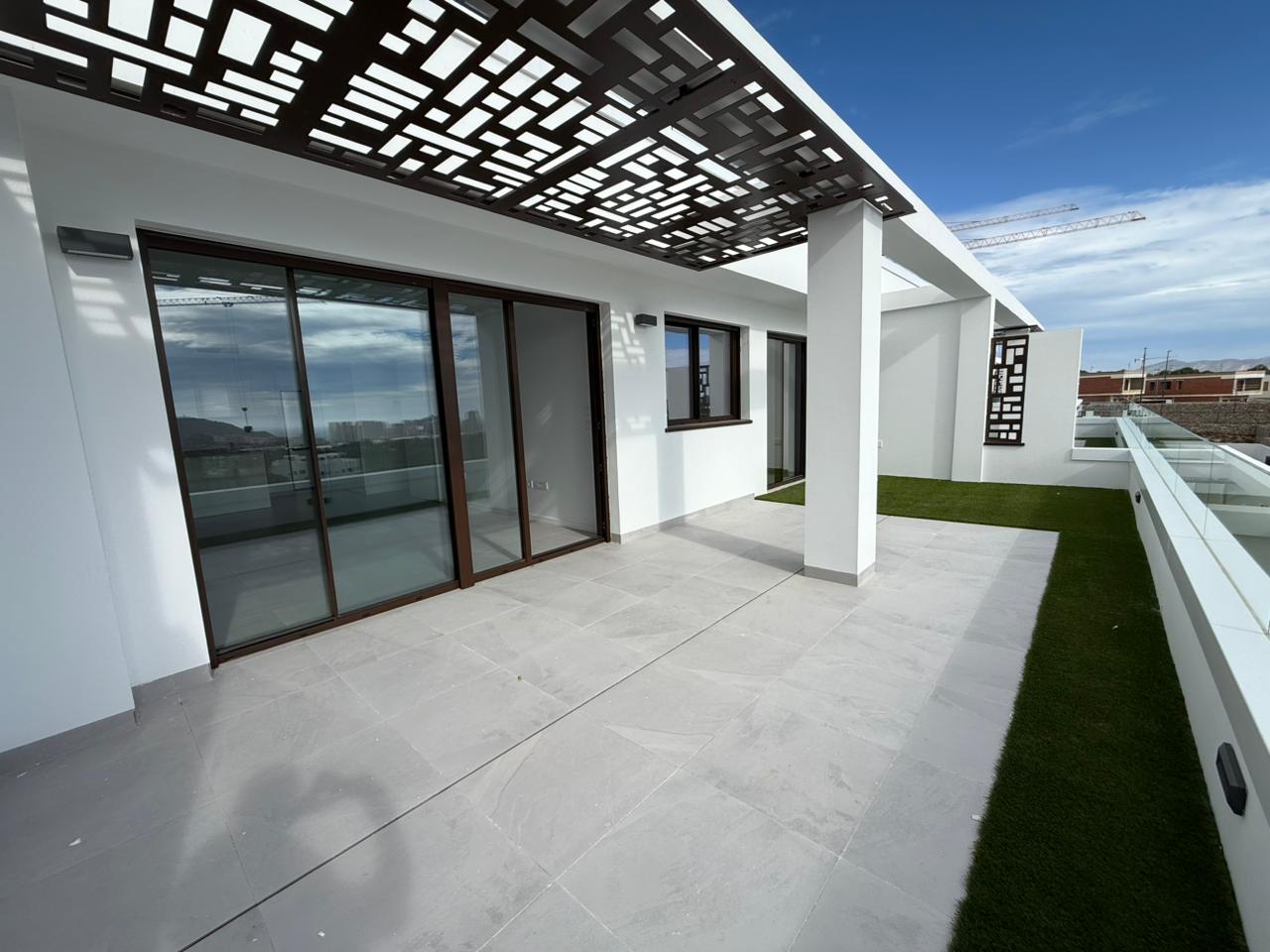 ¡Excelentes apartamentos en Finestrat con vista al mar!